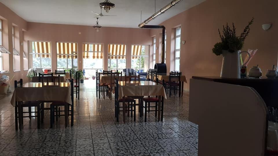 Agroturizem Hotel Vila Franceze Koman 외부 사진