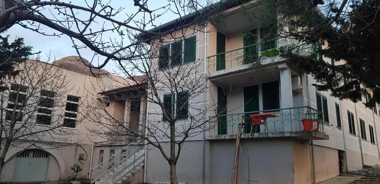 Agroturizem Hotel Vila Franceze Koman 외부 사진